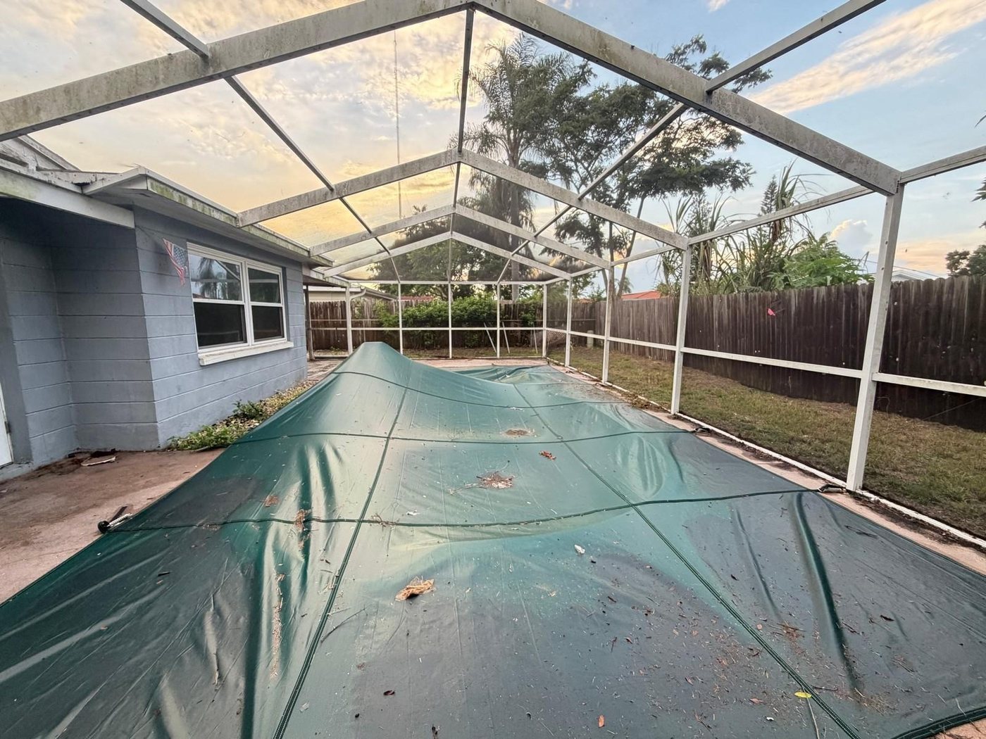 2BR / 2BA 1972 Block Home with Screened Pool — Pasco County · Holiday